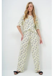 Trend Alaçatı Stili Butter Yellow Floral Patterned Crew Neck Cotton T-Shirt and Pants Pajama Set Pjm-X13905