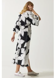 Happiness İstanbul فستان فيسكوز صيفي منقوش بياقة ملفوفة باللونين الأبيض والأسود DK00166