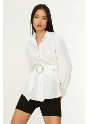  Collection قميص منسوج من القطن بإبزيم حزام أبيض TWOAW20GO0099