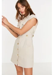  Collection فستان قميص جبردين قصير منسوج بأزرار بيضاء TWOSS22EL2970