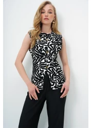 Trend Alaçatı Stili بلوزة نسائية باللون الأسود والأبيض بياقة دائرية وأزرار ذهبية من Ottoban Alc-X13729