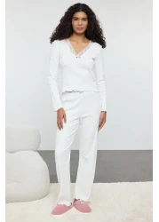  Collection طقم بيجامة محبوكة من القطن الأبيض مع إكسسوارات الورد THMAW25PT00233