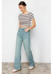  Collection جينز أزرق عتيق ذو تأثير شاحب عالي الخصر وواسع الساق TWOSS23JE00166