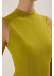  Collection فستان طويل محبوك من القطن باللون الأخضر الداكن على شكل حرف A/Bell-Cut TWOSS25EL00462