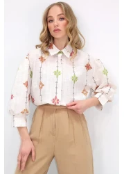 Trend Alaçatı Stili قميص نسائي من الكتان المنسوج بطبعة زهور باللون البيج والبني ALC-X10398