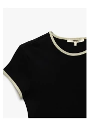 Koton تي شيرت قطني بأكمام قصيرة وياقة دائرية مع تفاصيل متباينة