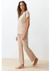  Collection طقم بيجامة محبوكة بياقة مضلعة باللون البيج THMSS24PT00234
