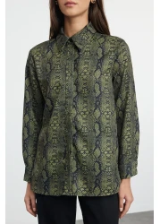  Collection قميص منسوج من الساتان بنمط الأفعى - TWOAW25GO00053