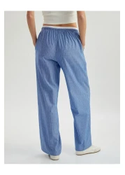 Koton بنطال مستقيم واسع الساق بخصر مزدوج وجيب من نسيج القطن والفيسكوز