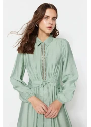  Modest فستان كاكي فاتح مزين بالدانتيل والشريط من الكتان المنسوج TCTSS23EB00272