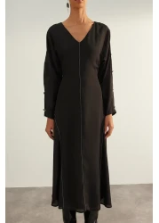  Collection إصدار محدود من الفستان الأسود المنسوج على شكل حرف A مع تفاصيل الخياطة TWOAW24EL00866