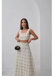 369 etnik butik "طقم صيفي مكون من قطعتين منقوش باللون الكريمي - ياقة مربعة وتنورة على شكل حرف A"