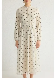  Modest فستان منسوج من الشيفون باللون البيج الفاتح مع حزام وياقة واقفة TCTSS21EL3346