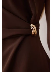  Collection فستان منسوج متوسط ​​الطول بني اللون ملتف للجسم TWOSS25EL00204