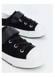 LC Waikiki حذاء رياضي LCW STEPS باللون الأسود للأولاد مزود برباط وشريط فيلكرو