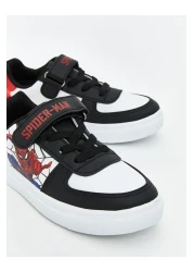 LC Waikiki حذاء رياضي للأولاد مطبوع عليه Spider-Man باللون الأسود من LCW STEPS