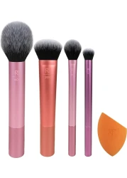 The Everyday Essentials set from Real Techniques gives you 5 essential tools to master any look tapered, soft and fluffy bristles. Blend powder blush evenly for a smooth, natural look