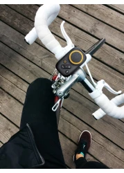 سماعة بورتابل جرين لايون بولس القابلة للارتداء، بلوتوث، بطارية 600 مللي أمبير، طاقة 3 واط، مساعد صوتي، مغناطيس مزدوج، مقاومة للماء IPX5، مكبر صوت 32 مم، 8 ساعات تشغيل، شحن من نوع C - أسود
