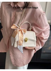 قطعة واحدة حقيبة يد نسائية من الجلد المصنع (بي يو) بلون واحد، تصميم أنيق من معدن صلب مزين بوشاح مطبوع، حزام كتف