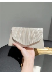 حقيبة كلاسيكية وأنيقة للمرأة بتصميم بسطوني وطية. مثالية للحفلات الرسمية والأعراس الرومانسية والرقصات والفعا