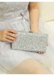 حقيبة صغيرة بتصميم جميل يزيّنه الخرز المتلألئ والبرّاق، للحفلات والمناسبات الفخمة عالية الأناقة بخيارات ألو