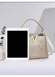 حقيبة يد أنيقة للسيدات من الجلد المزخرف بنمط الثعبان مع تصميم متعدد الطبقات ومكمّلات ذهبية، حقيبة كتف متعددة