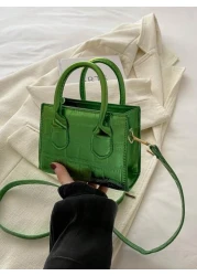 حقيبة كتف/حقيبة عبر الجسم أنيقة وعصرية بتصميم أنيق، ذات موحد اللون، لامع، قوام قماش الإبط مع سلسلة ، بطبعة تمس