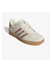 adidas حذاء رياضي نسائي من Gaselle Indoor X Liberty London باللون الكريمي