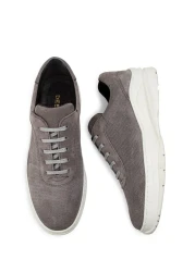 Deery حذاء رياضي رجالي من جلد الغزال باللون الرمادي