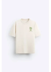 The Champ Clothing تي شيرت رجالي كبير الحجم باللون البيج - رقبة دائرية، طباعة كوردينات، حروف Move Ahead