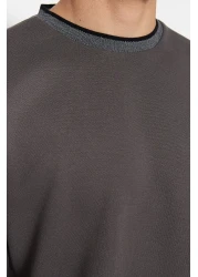  Collection تي شيرت بيكه مزخرف بشريط منسوج كبير الحجم/واسع القطع من أنثراسيت TMNSS23TS00079