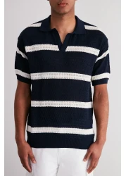  Collection تي شيرت بولو مخطط من القطن باللون الأزرق الداكن - إصدار محدود من TMNSS24PO00004