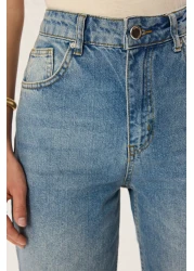  Collection جينز أزرق عالي الخصر بأرجل واسعة TWOSS25JE00172