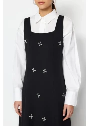  Modest فستان جيليه منسوج بياقة مربعة ومزين بالأحجار السوداء TCTSS23EB00157