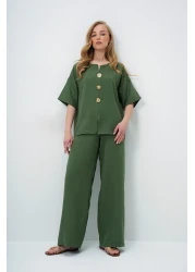 Trend Alaçatı Stili بلوزة وبنطلون Aerobin للسيدات باللون الكاكي ورقبة على شكل حرف V وأزرار معدنية ذهبية اللون ALC-X14122