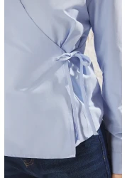  Collection قميص أزرق مزدوج الصدر مع تفاصيل ربطة عنق، قميص منسوج عادي TWOSS25GO00029