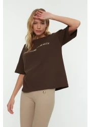  Collection تي شيرت محبوك بني 100٪ قطن مطبوع عليه شعار مريح / واسع ومريح TWOSS19GH0034