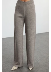  Collection طقم ملابس محبوكة بأزرار واسعة ومفصلة من المنك TWOAW25AU00084