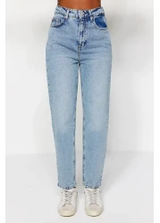  Collection جينز أمي عالي الخصر باللون الأزرق الفاتح TWOAW24JE00076