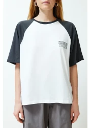  Collection تي شيرت أبيض 100% قطن محبوك بشعار مريح/مريح TWOSS24TS00134