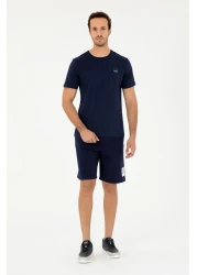 U.S. Polo Assn. تي شيرت رجالي ذو قصة عادية وياقة دائرية باللون الأزرق الداكن 50294329 -vr033