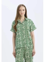 Defacto قميص بأكمام قصيرة منقوش بقصة عادية C9621AX25SP