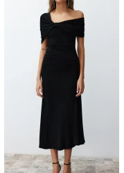  Collection فستان سهرة أنيق محبوك بياقة غير متماثلة على شكل حرف A باللون الأسود TPRSS24EL00046