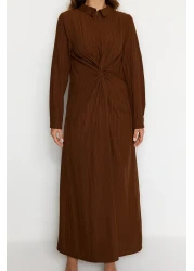  Modest فستان منسوج بعقدة أمامية وسحاب باللون البني TCTSS23EB00137