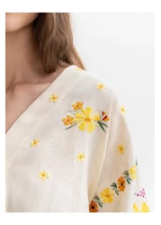 Lavanta Tekstil قميص مزين بالزهور ومطرز بتفاصيل جلد