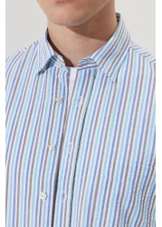 AC&Co / Altınyıldız Classics قميص قطني مخطط بقصة مريحة وقصة مريحة باللونين الأبيض والأزرق للرجال