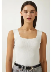 Happiness İstanbul بلوزة تريكو نسائية بياقة مربعة وشيالات عريضة حزمة من قطعتين باللونين الأبيض والأسود US00822