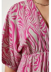 Happiness İstanbul فستان فيسكوز صيفي منقوش بياقة ملفوفة باللون الوردي والرمادي للنساء DK00166