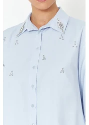  Collection قميص منسوج بتفاصيل حجر أزرق فاتح - مقاس عادي TWOSS24GO00069