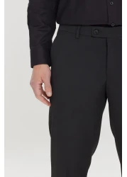 AC&Co / Altınyıldız Classics بنطال كلاسيكي للرجال ذو قصة عادية باللون الأسود وجيب جانبي مريح